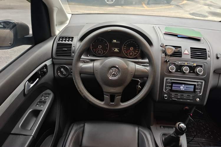 Used Volkswagen Touran 2015 1.4T Manual Fashion Edition 5-Seater Steering Wheel