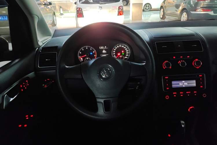 Used Volkswagen Touran 2015 1.4T DSG Comfort Edition 5 Seats Steering Wheel