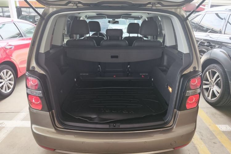 Used Volkswagen Touran 2015 1.4T DSG Comfort Edition 5 Seats Trunk