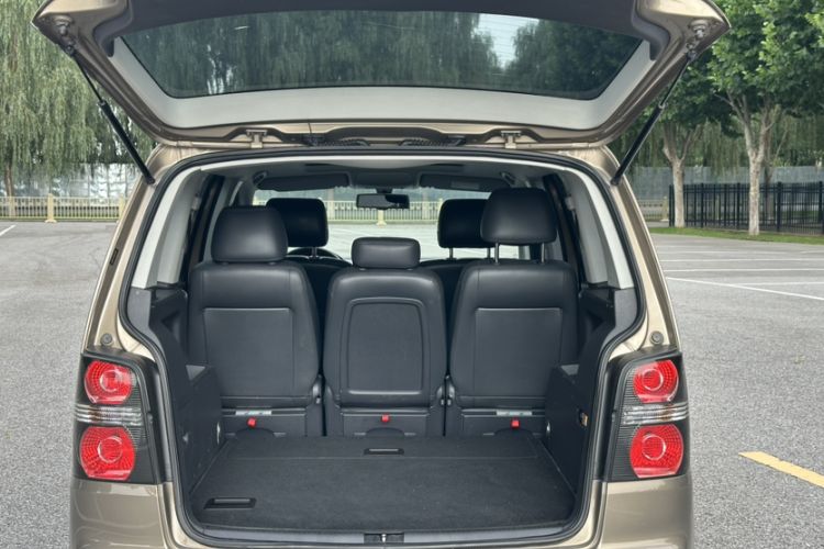 Used Volkswagen Touran 2015 1.4T DSG Comfort Edition 5 Seats Trunk
