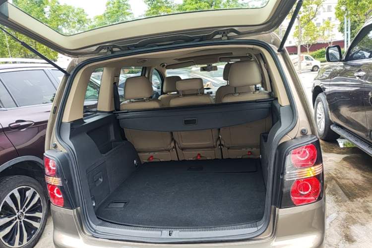 Used Volkswagen Touran 2015 1.4T DSG Comfort Edition 5 Seats Trunk