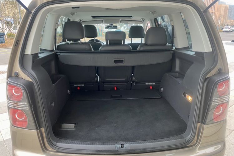 Used Volkswagen Touran 2015 1.4T Manual Comfort Edition 5-Seater Trunk