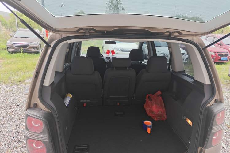Used Volkswagen Touran 2015 1.4T Manual Fashion Edition 5-Seater Trunk