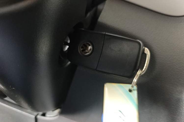 Used Volkswagen Touran 2015 1.4T Manual Fashion Edition 5-Seater Vehicle Key