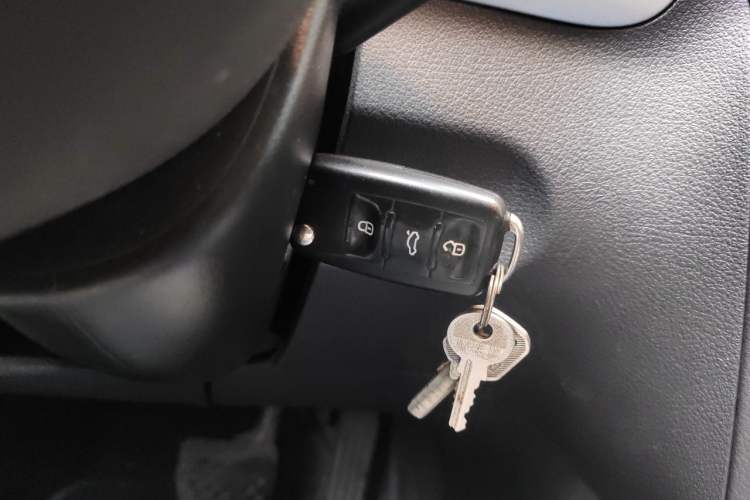 Used Volkswagen Touran 2015 1.4T DSG Comfort Edition 5 Seats Vehicle Key