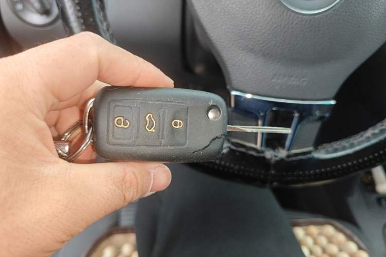 Used Volkswagen Touran 2015 1.4T Manual Fashion Edition 5-Seater Vehicle Key