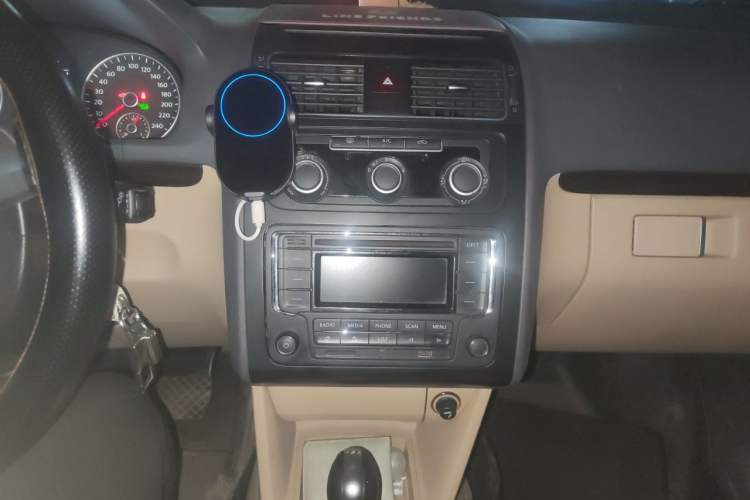 Used Volkswagen Touran 2015 1.4T DSG Comfort Edition 5 Seats Audio And AC Panel