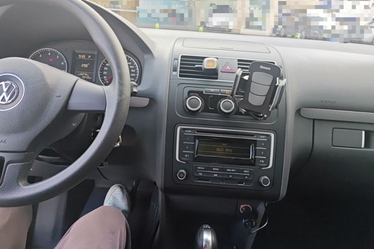 Used Volkswagen Touran 2015 1.4T DSG Comfort Edition 5 Seats Audio And AC Panel