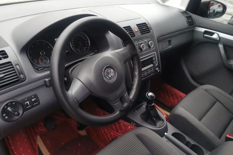Used Volkswagen Touran 2015 1.4T Manual Fashion Edition 5-Seater Audio And AC Panel