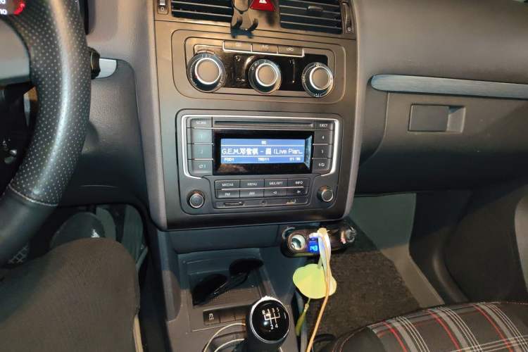 Used Volkswagen Touran 2015 1.4T Manual Fashion Edition 5-Seater Audio And AC Panel