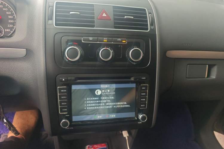 Used Volkswagen Touran 2015 1.4T DSG Comfort Edition 5 Seats Audio And AC Panel