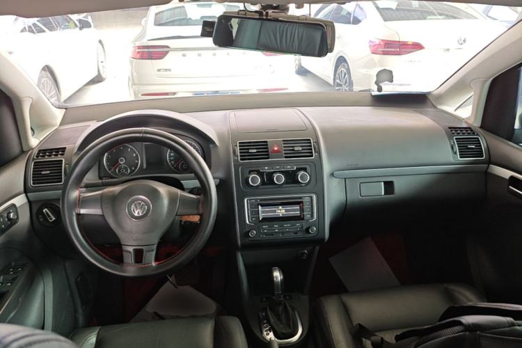 Used Volkswagen Touran 2015 1.4T DSG Comfort Edition 5 Seats Center Console