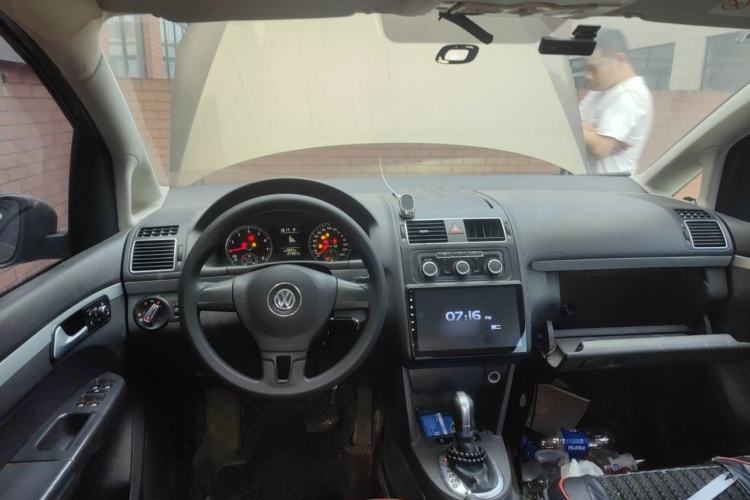 Used Volkswagen Touran 2015 1.4T DSG Comfort Edition 5 Seats Center Console