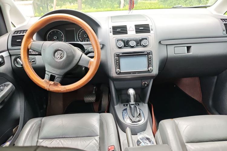 Used Volkswagen Touran 2015 1.4T DSG Comfort Edition 5 Seats Center Console