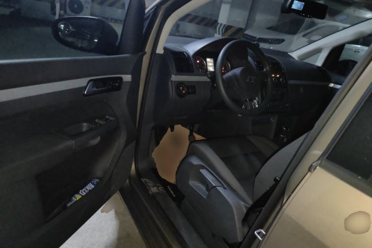 Used Volkswagen Touran 2015 1.4T Manual Fashion Edition 5-Seater Driver Seat