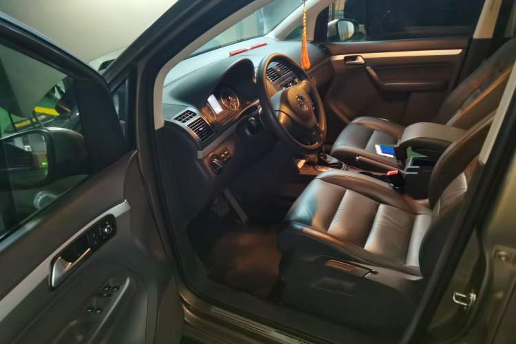Used Volkswagen Touran 2015 1.4T DSG Comfort Edition 5 Seats Driver Seat