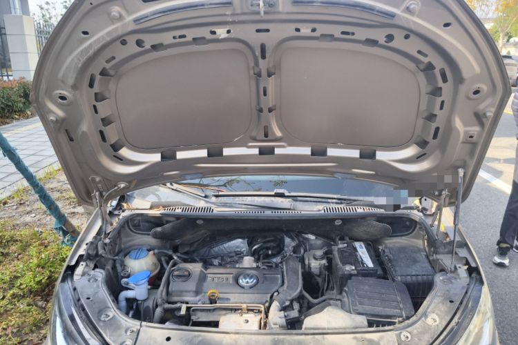 Used Volkswagen Touran 2015 1.4T DSG Comfort Edition 5 Seats Engine Bay