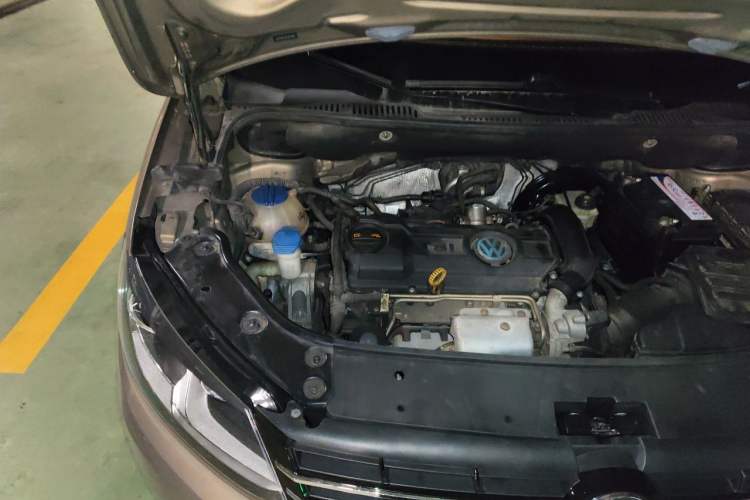 Used Volkswagen Touran 2015 1.4T Manual Fashion Edition 5-Seater Engine Bay Right