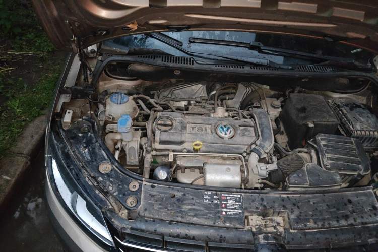 Used Volkswagen Touran 2015 1.4T Manual Comfort Edition 5-Seater Engine Bay Right