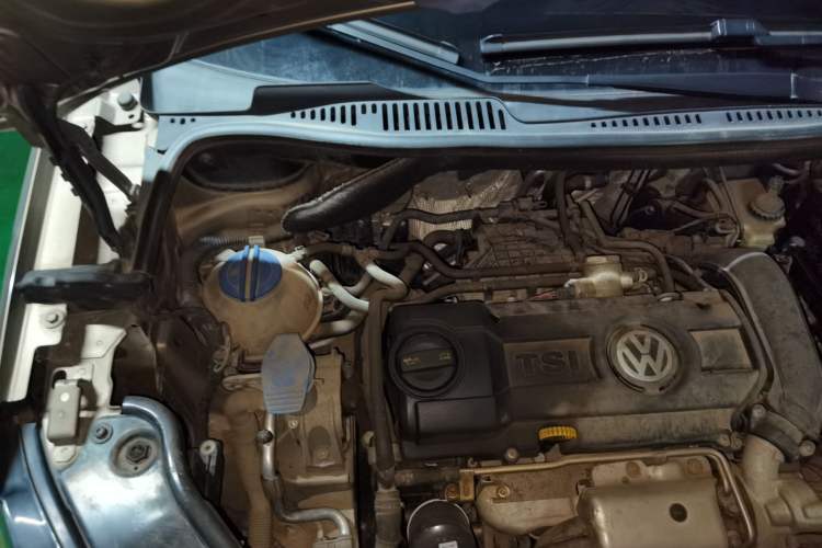 Used Volkswagen Touran 2015 1.4T DSG Comfort Edition 5 Seats Engine Bay Right