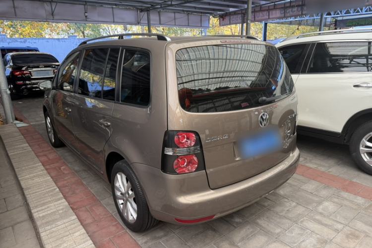 Used Volkswagen Touran 2015 1.4T DSG Comfort Edition 5 Seats Exterior 2