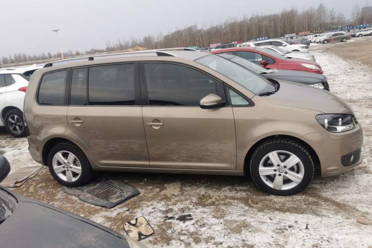 Used Volkswagen Touran 2015 1.4T Manual Fashion Edition 5-Seater Exterior 2