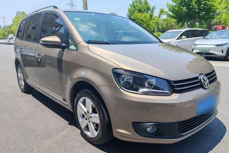 Used Volkswagen Touran 2015 1.4T DSG Comfort Edition 5 Seats Exterior 2