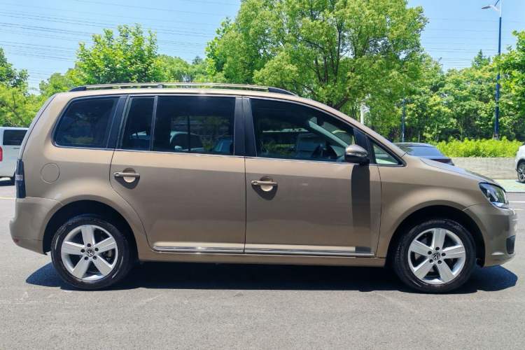 Used Volkswagen Touran 2015 1.4T DSG Comfort Edition 5 Seats Exterior 3