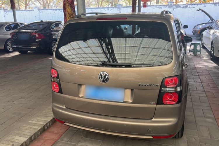 Used Volkswagen Touran 2015 1.4T DSG Comfort Edition 5 Seats Exterior 4