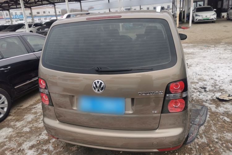 Used Volkswagen Touran 2015 1.4T Manual Fashion Edition 5-Seater Exterior 4