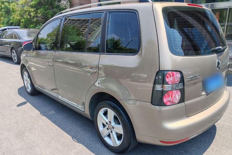 Used Volkswagen Touran 2015 1.4T DSG Comfort Edition 5 Seats Exterior 4