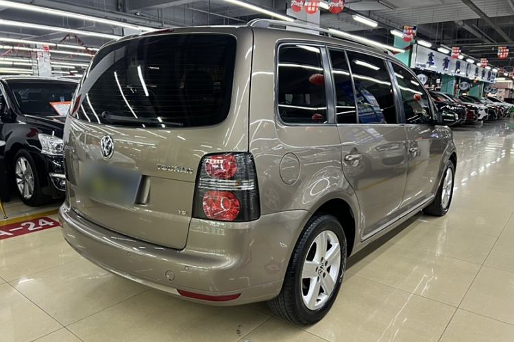 Used Volkswagen Touran 2015 1.4T DSG Comfort Edition 5 Seats Exterior 5