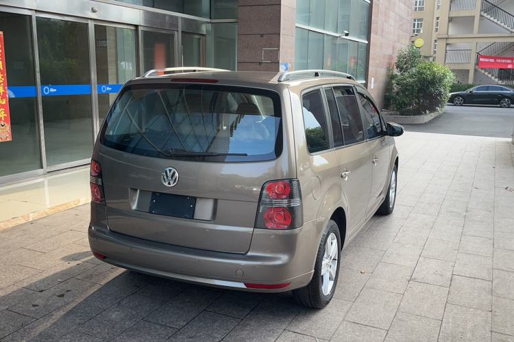 Used Volkswagen Touran 2015 1.4T Manual Fashion Edition 5-Seater Exterior 5
