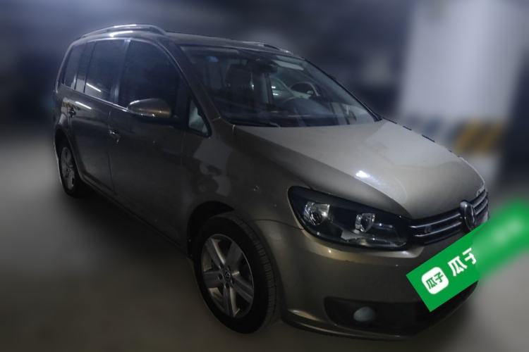Used Volkswagen Touran 2015 1.4T Manual Fashion Edition 5-Seater Front Right 45 Deg
