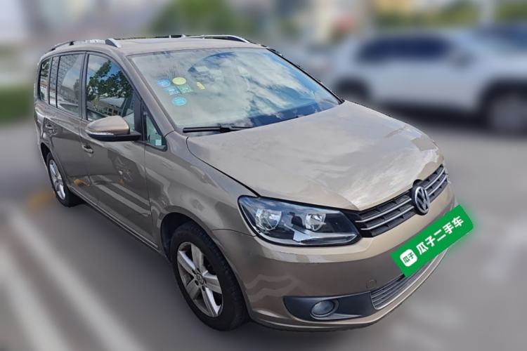 Used Volkswagen Touran 2015 1.4T DSG Comfort Edition 5 Seats Front Right 45 Deg