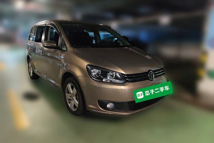 Used Volkswagen Touran 2015 1.4T Manual Fashion Edition 5-Seater Front Right 45 Deg