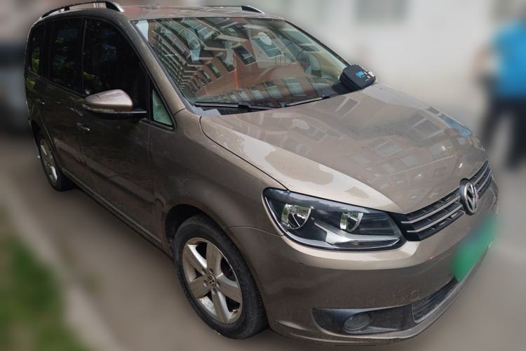 Used Volkswagen Touran 2015 1.4T Manual Comfort Edition 5-Seater Front Right 45 Deg