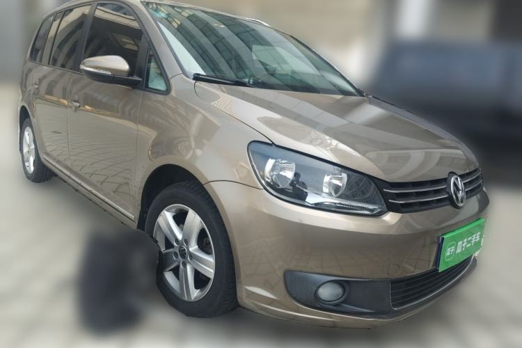 Used Volkswagen Touran 2015 1.4T DSG Comfort Edition 5 Seats Front Right 45 Deg