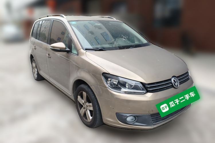 Used Volkswagen Touran 2015 1.4T Manual Comfort Edition 5-Seater Front Right 45 Deg