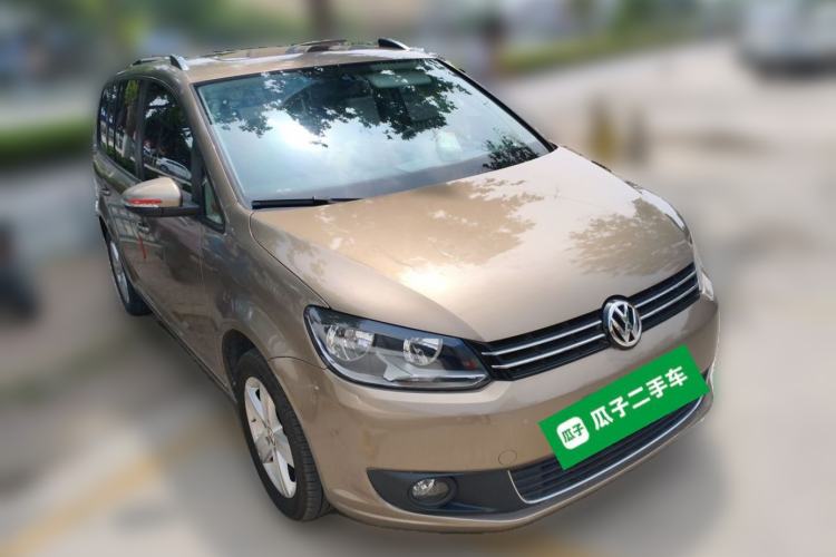 Used Volkswagen Touran 2015 1.4T DSG Comfort Edition 5 Seats Front Right 45 Deg
