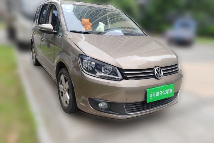 Used Volkswagen Touran 2015 1.4T DSG Comfort Edition 5 Seats Front Right 45 Deg