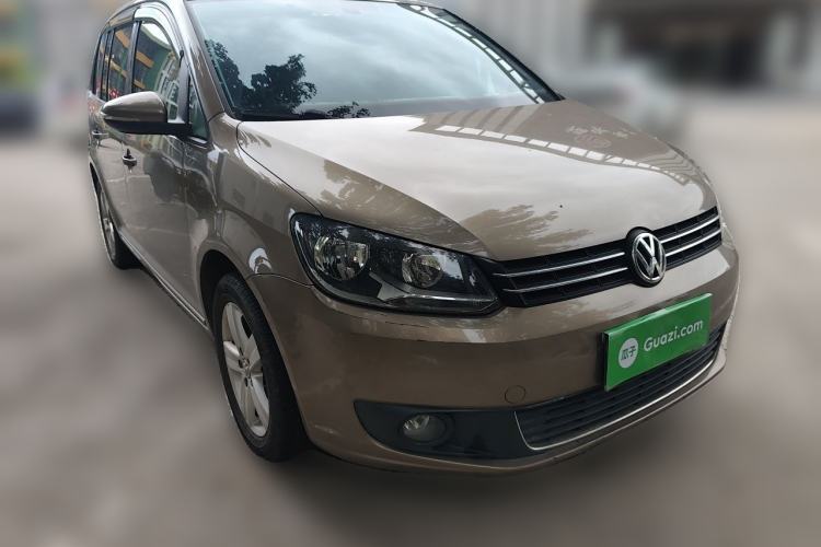 Used Volkswagen Touran 2015 1.4T DSG Comfort Edition 5 Seats Front Right 45 Deg