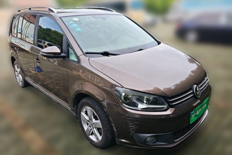 Used Volkswagen Touran 2015 1.4T DSG Comfort Edition 5 Seats Front Right 45 Deg