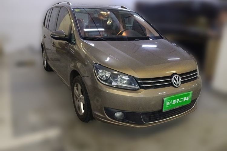Used Volkswagen Touran 2015 1.4T DSG Comfort Edition 5 Seats Front Right 45 Deg
