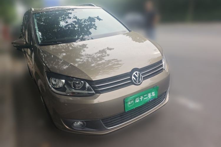 Used Volkswagen Touran 2015 1.4T DSG Comfort Edition 5 Seats Front Right 45 Deg