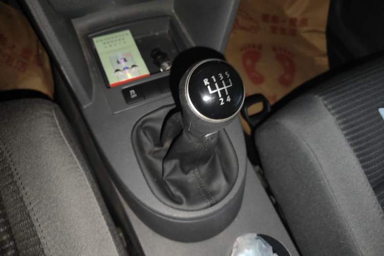 Used Volkswagen Touran 2015 1.4T Manual Fashion Edition 5-Seater Gear Lever