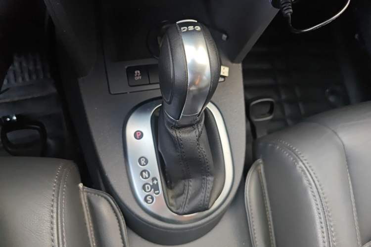 Used Volkswagen Touran 2015 1.4T DSG Comfort Edition 5 Seats Gear Lever