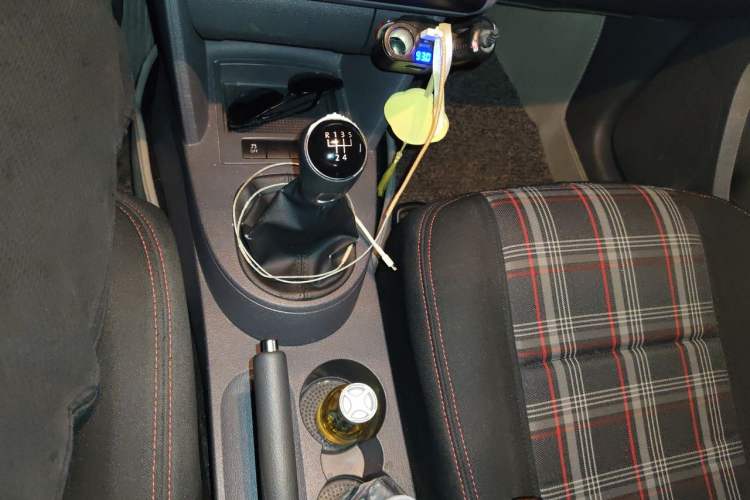 Used Volkswagen Touran 2015 1.4T Manual Fashion Edition 5-Seater Gear Lever