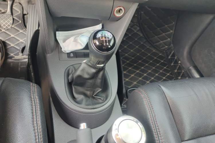 Used Volkswagen Touran 2015 1.4T Manual Fashion Edition 5-Seater Gear Lever