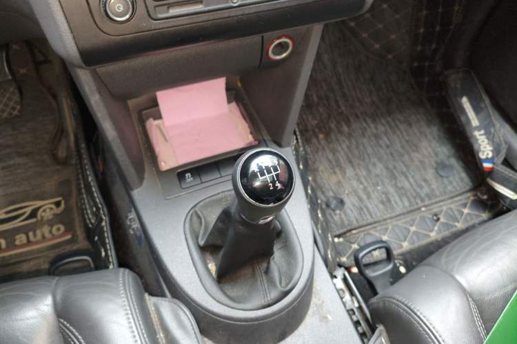 Used Volkswagen Touran 2015 1.4T Manual Comfort Edition 5-Seater Gear Lever